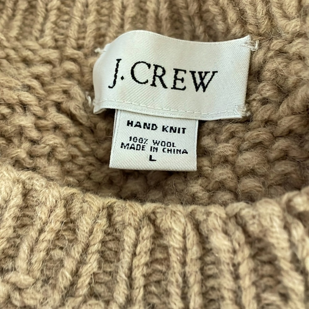 Hand knit 100% wool J Crew men’s sweater.  Beautiful sweater in great condition.